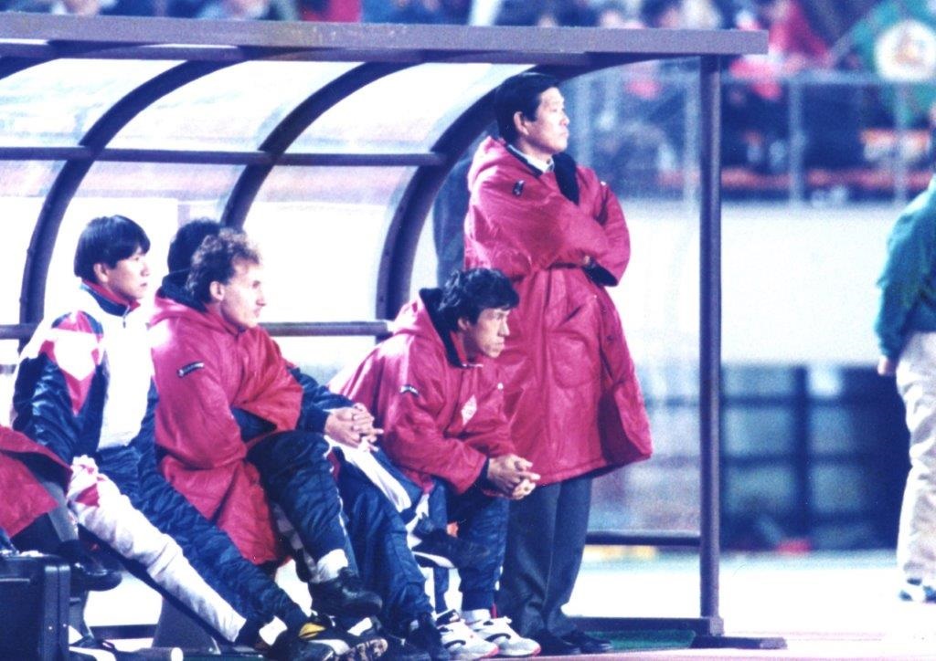 横山謙三氏は１シーズンでレッズの監督を退任した